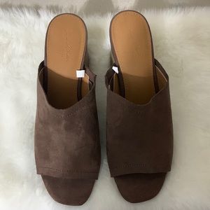 Brown Mules Universal Thread